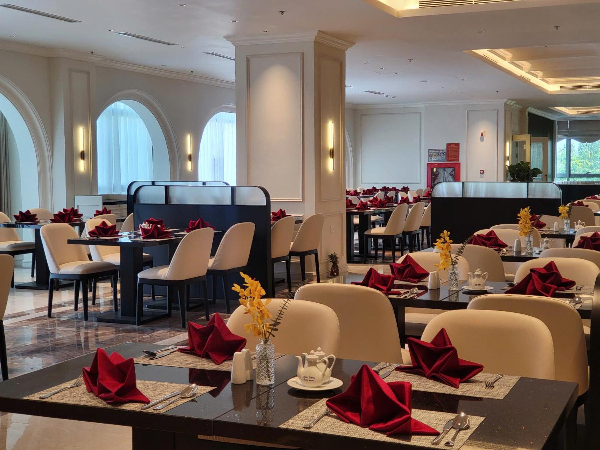 Cosmo Stars Hotel Bac Lieu Екстериор снимка