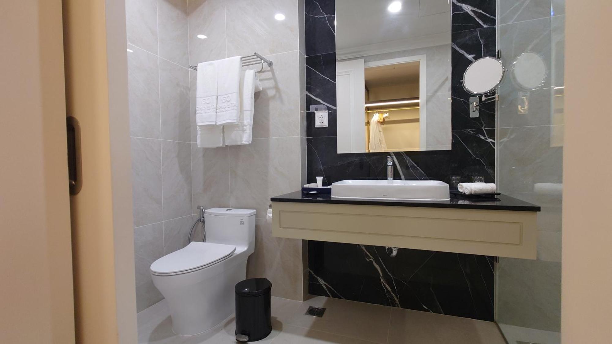 Cosmo Stars Hotel Bac Lieu Екстериор снимка